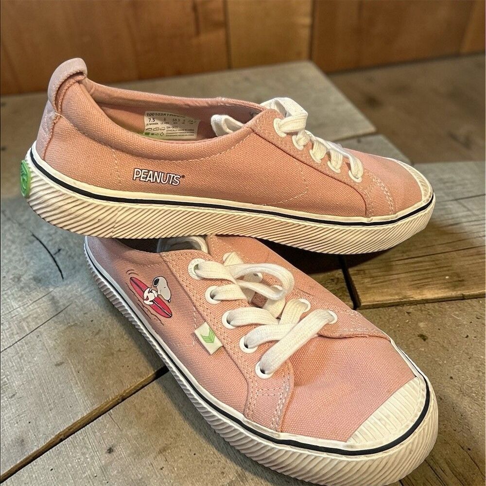 Cariuma OCA Low x Peanuts Snoopy Skate Sneakers Pink Womens 7.5 Mens 6